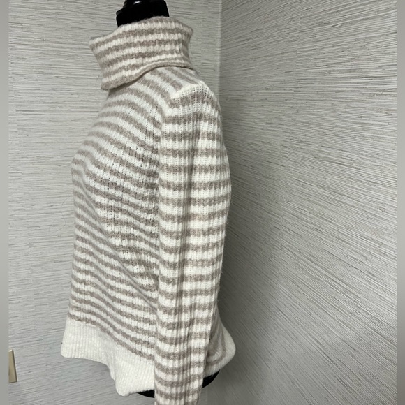 Banana Republic striped turtleneck sweater size - Large - Picture 2 of 7